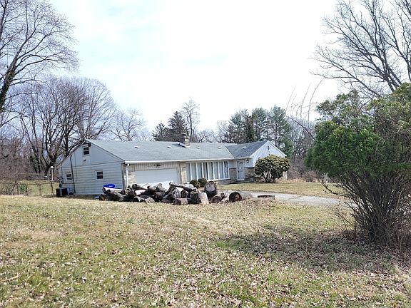 3rd image of 8101 Newbold Ln