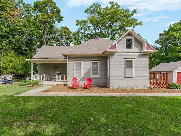 1402 8th St, Baldwin City, KS 66006