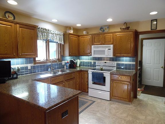 3rd image of 4635 Foxcroft Dr