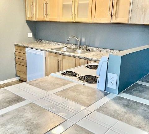 2nd image of 2829 Queen City Ave #11
