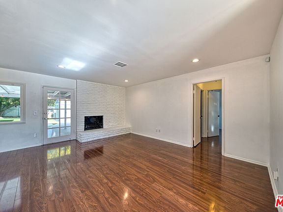 5th image of 24333 Victory Blvd