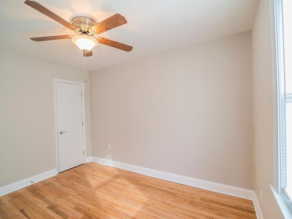Large bedroom 2
