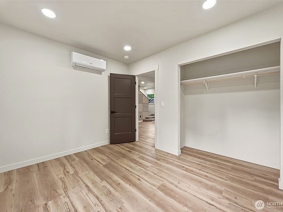 5th image of 132 Drumheller Street