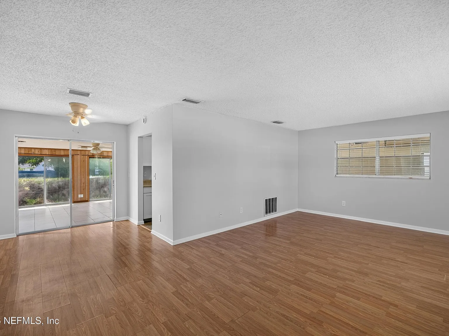 2 bed, 1.5 bath, 1215 sqft, $1,725 — Photo 3