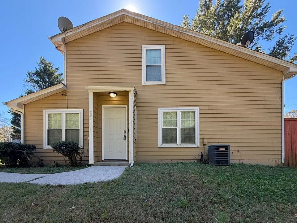 5669 Waterford Ct
