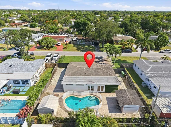 7151 SW 14th St, Pembroke Pines, FL 33023