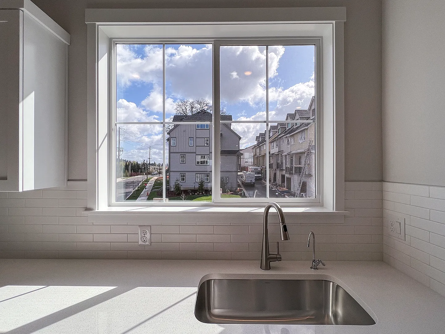 3 Bed 3.5 Bath TownHouse w/ Large Office/Den or additional Suite ~ River Terrace Subdivision! BIS... — Photo 4