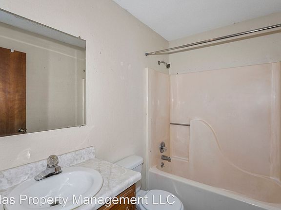 5th image of 804 S Saint Louis St #3