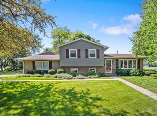 800 Westgate Ave, Aurora, IL 60506