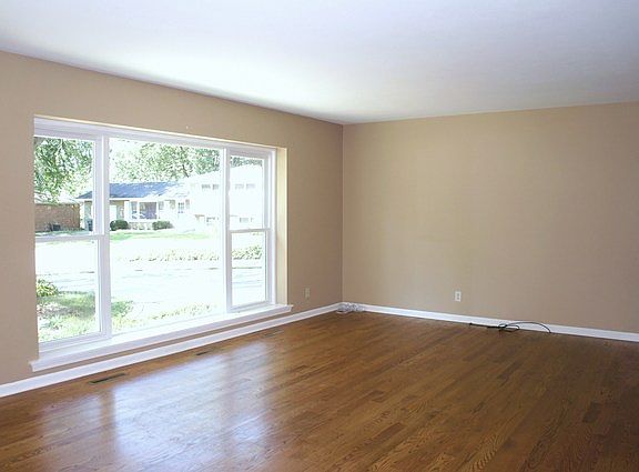 5th image of 132 Scott Dr