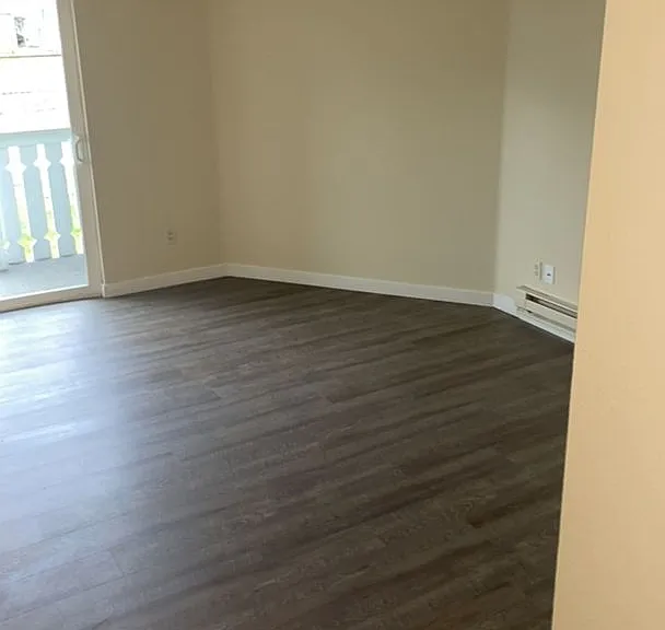 1120 Randall St — Photo 4