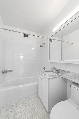 Bathroom, photo 1
