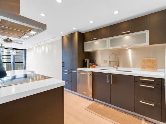 1414 Alexander St #305, Honolulu, HI 96822
