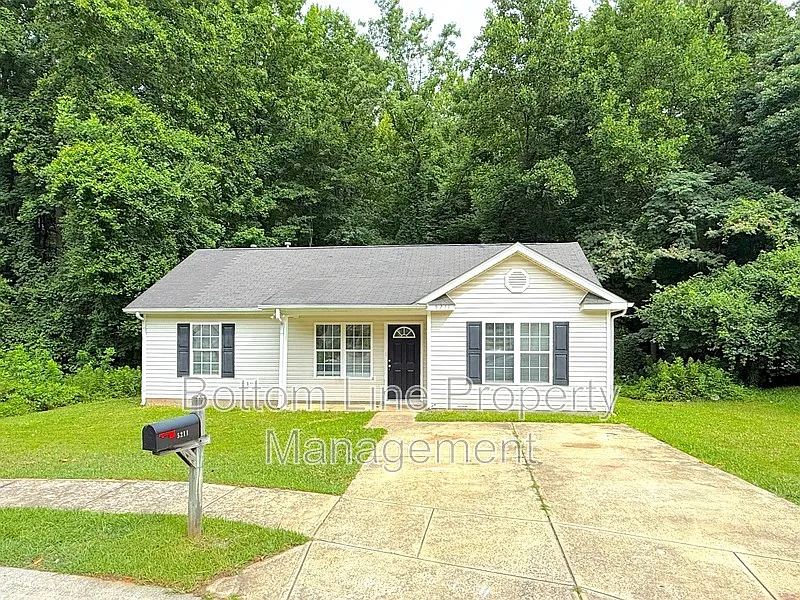 3 bed, 2.0 bath, 1006 sqft, $1,595 — Photo 1