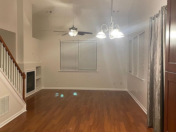 3rd image of 328 W Oaks Trl