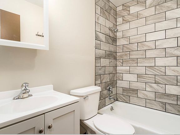 3rd image of 2512 N Rockton Ave