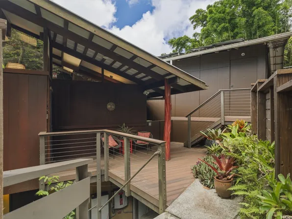 4142 Round Top Dr, Honolulu, HI 96822