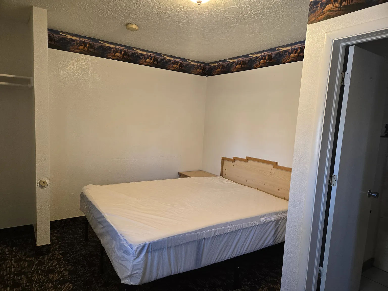 1 bed, 300 sqft, $795 — Photo 3