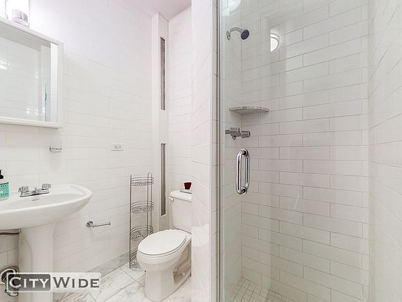 4th image of 104 E 81st St #3FW