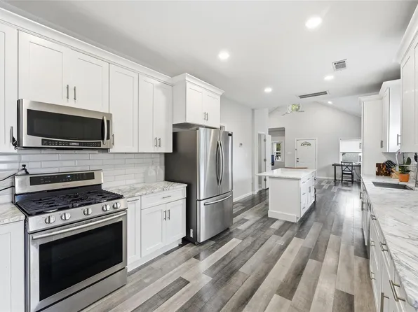 202 E 34th St, Houston, TX 77018