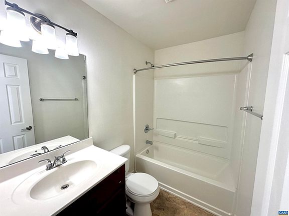 2nd image of 855 Fountain Ct APT F