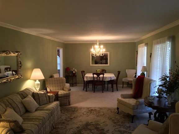 3rd image of 3816 Woodcrest Cir NW
