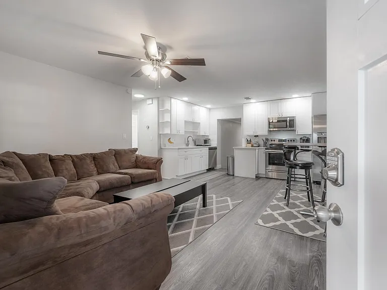 1428 E Mohawk Ave — Photo 5