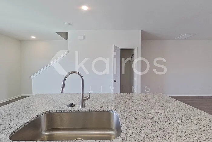 2083 Banyan Cir — Photo 11