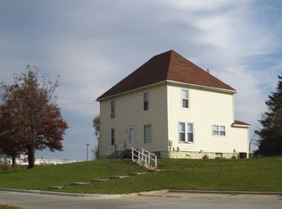 1266 E Orange Rd, Waterloo, IA 50701