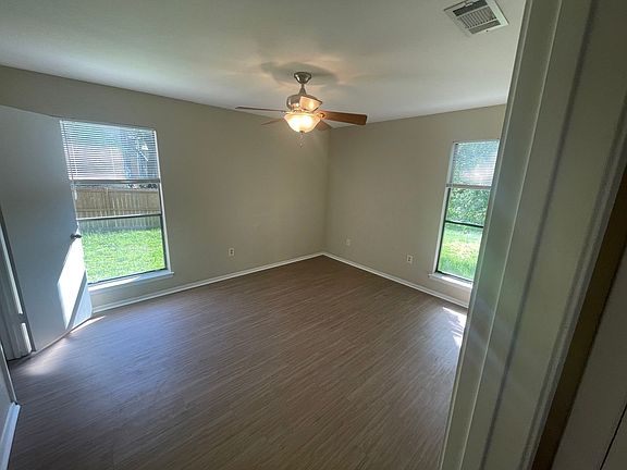 5th image of 229 Craddock Ave #229