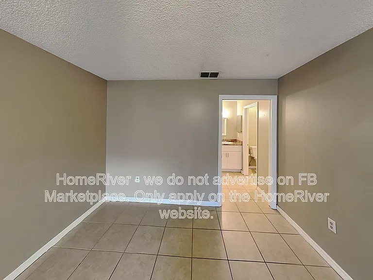 421 Hunter Cir — Photo 8