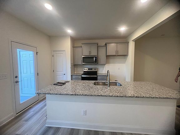 5th image of 140 Wildflower Cir