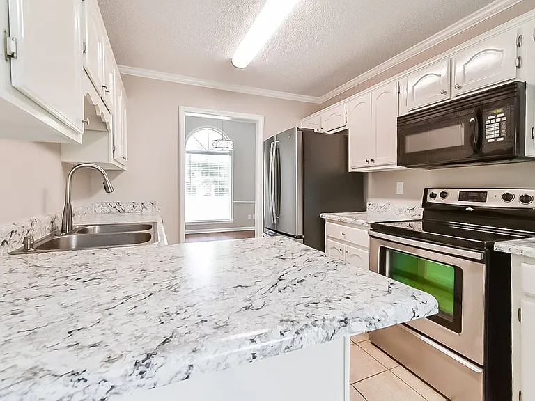 4401 Okeechobee Dr — Photo 8