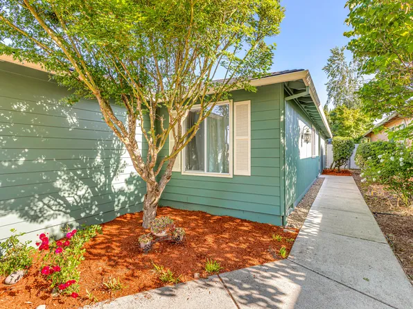 593 Teakwood Dr, Eagle Pt, OR 97524