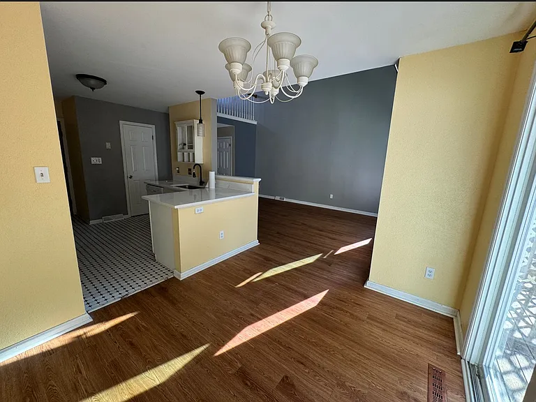 525 Highwood Cir — Photo 30