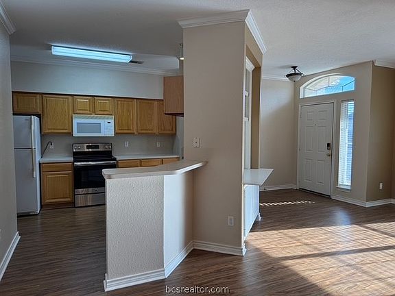 3rd image of 219 Fraternity Row