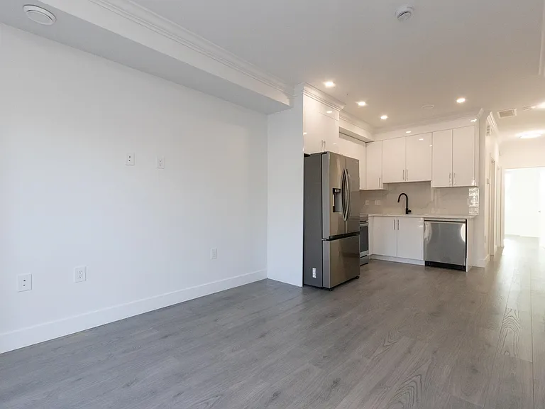 2122 E 32nd Ave #204 — Photo 5