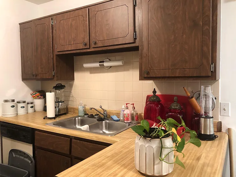 214 Scarsdale Ct #D1 — Photo 4