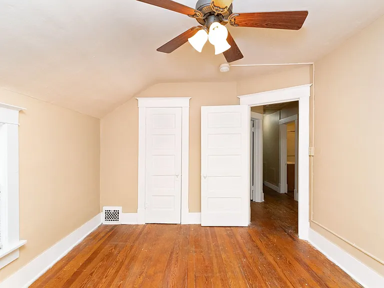 1215 Poyntz Ave — Photo 11