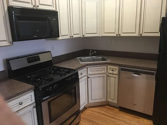 Rented by City Express Realty & Management Corp | media 28