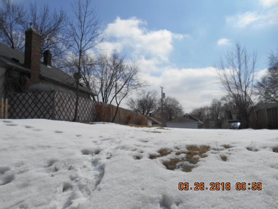 1st image of 910 Cottage Ave E
