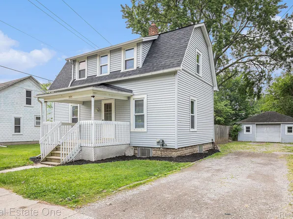 205 School St, Almont, MI 48003