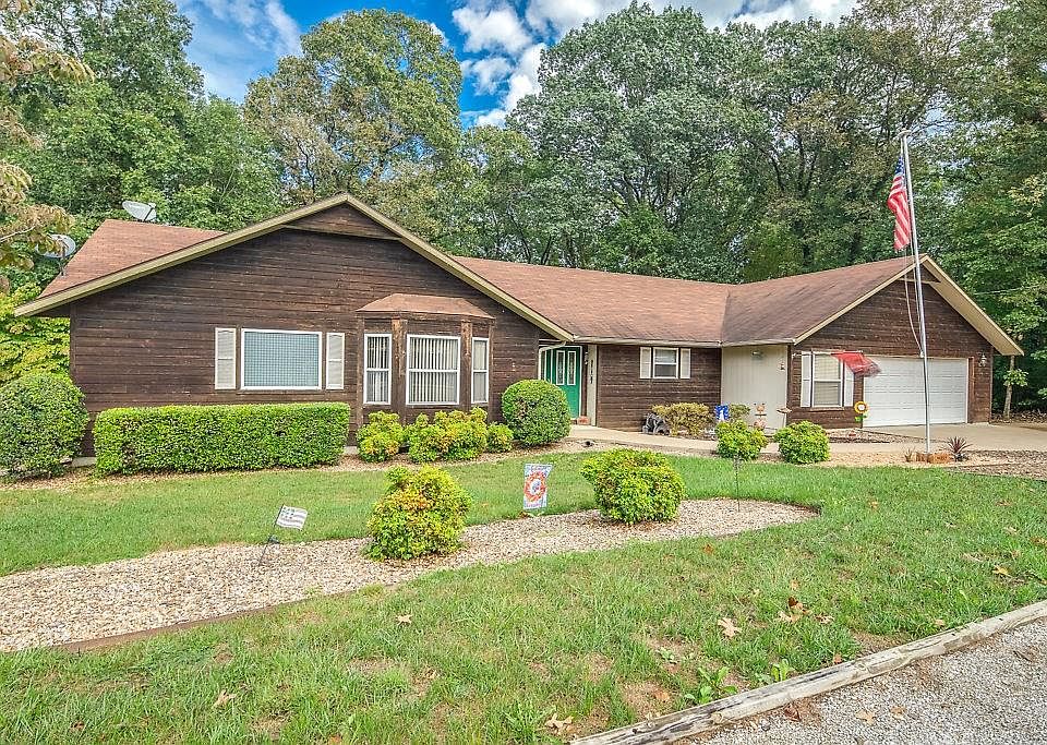 1st image of 16 Dulverton Dr