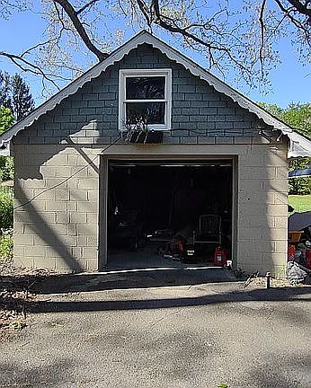 Detached garage