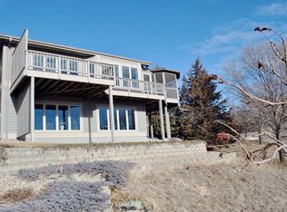 201 Calumet Dr, Yankton, SD 57078