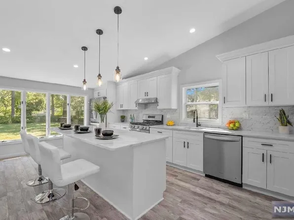 147 Hirschfield Pl, New Milford, NJ 07646