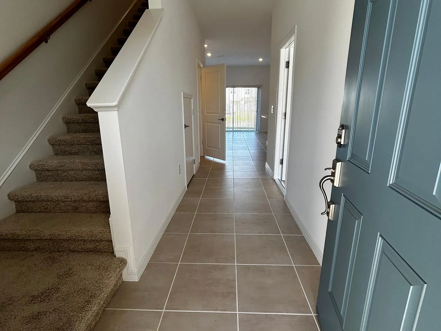 3 bed, 2.5 bath, 1373 sqft, $2,000 — Photo 4