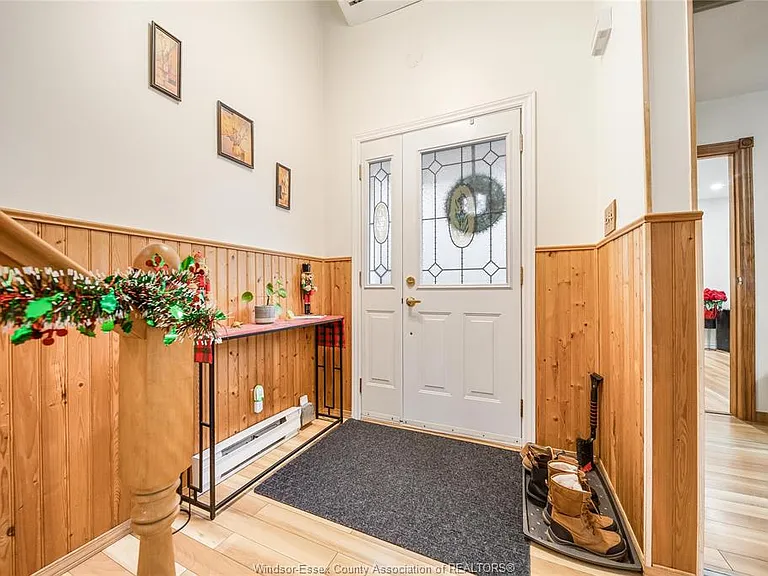 1229 Arncliffe Pl — Photo 3