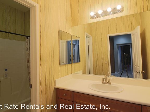 3rd image of 35792 Hazelhurst St Unit 3