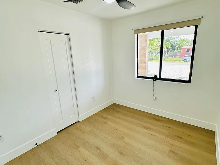 12225 NW 17th Pl — Photo 9